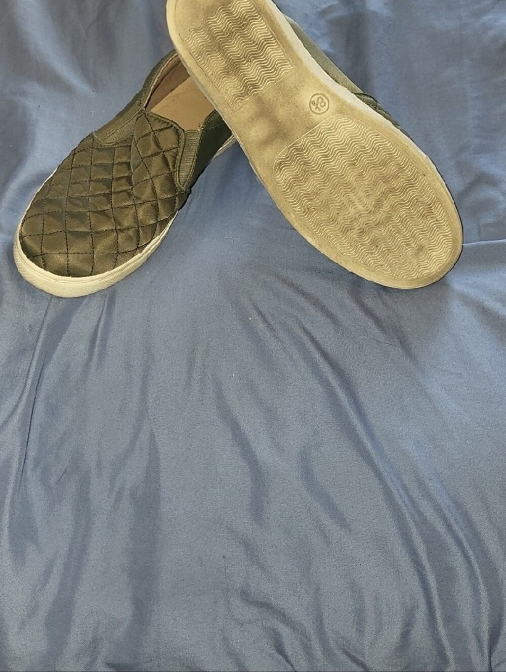 Quilted Slip-On Women's Sneakers in Olive Green Size 8.5 - Picture 2 of 2